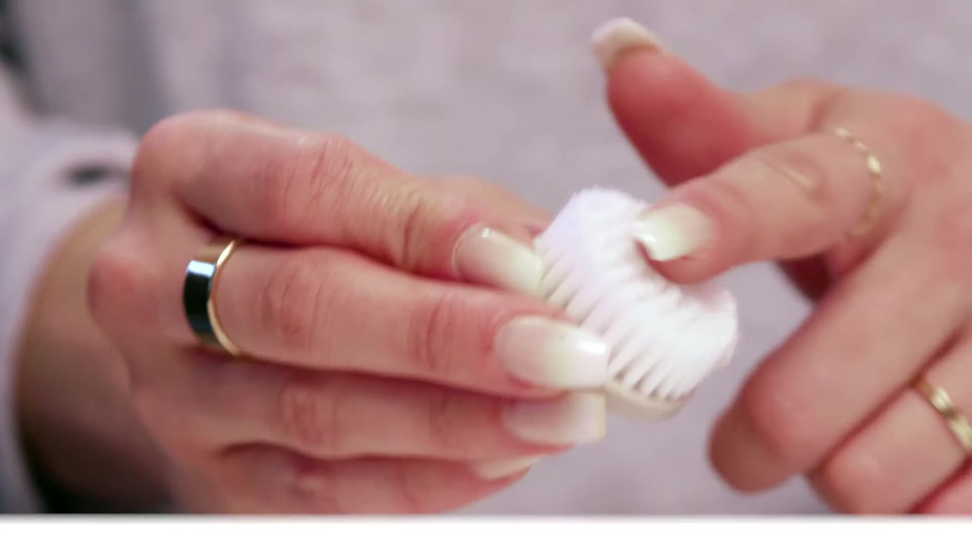 Demonstration of the exfoliating facial brush