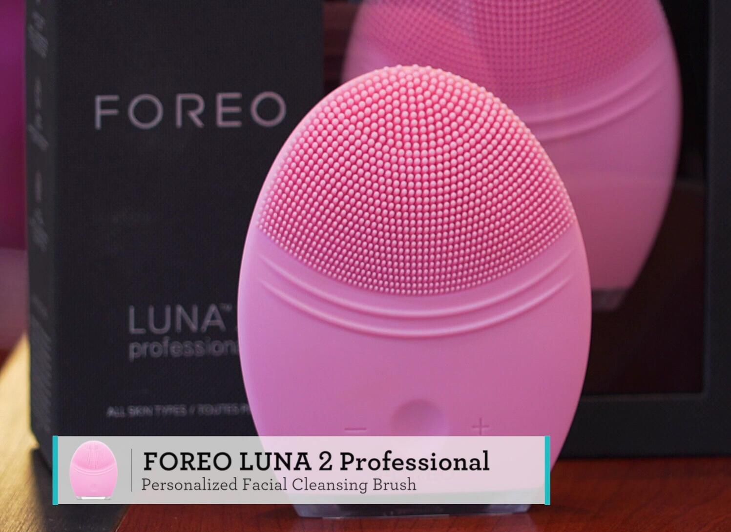 Hand demonstrating the use of the Luna 2