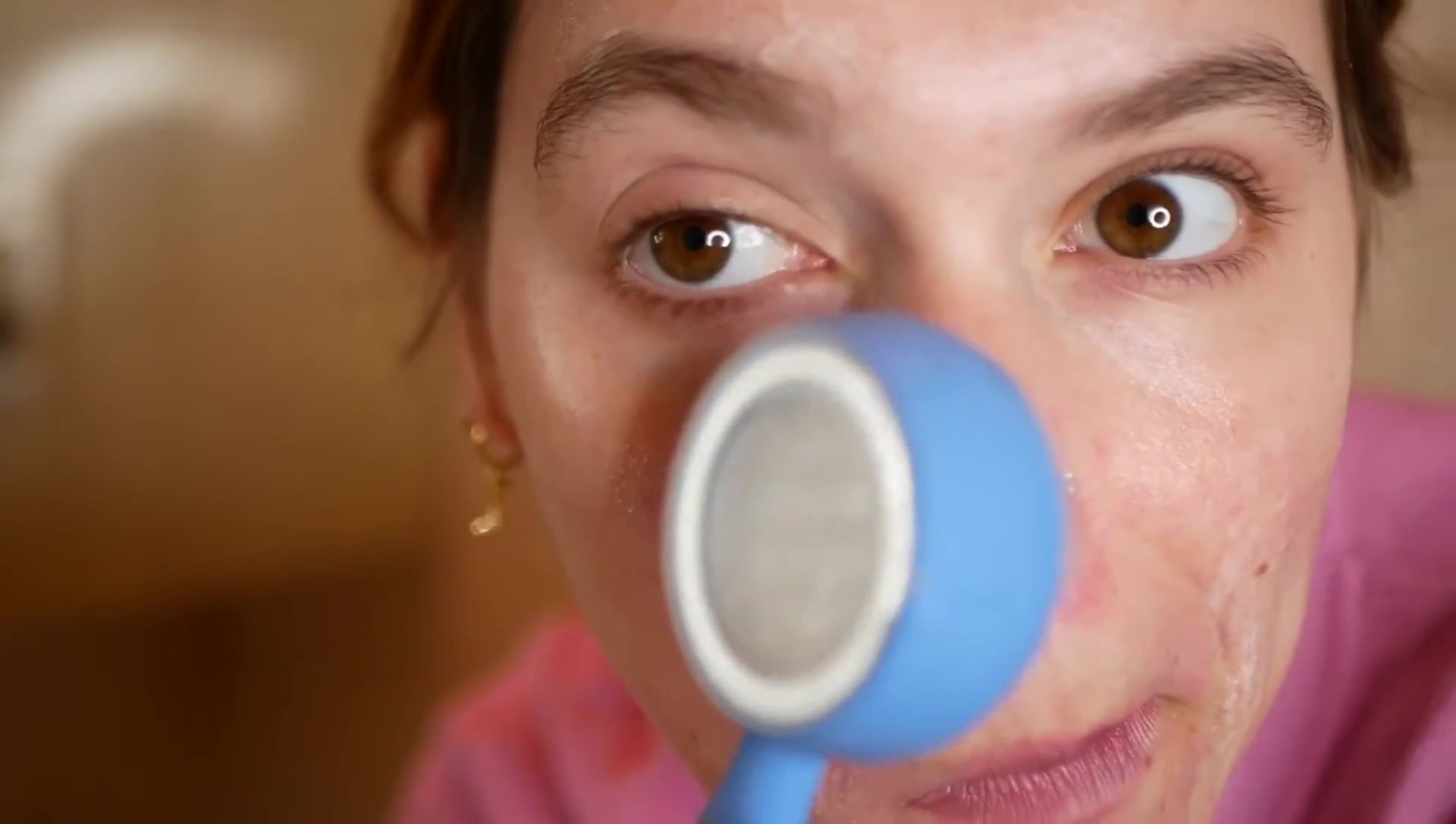 The reviewer emphasizing the deep cleansing action.