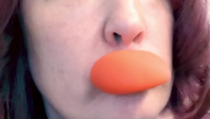 Maintain suction by keeping the lip pump in place for 2 minutes.