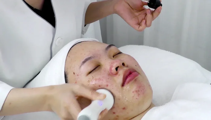 Apply ultrasonic hydrating serum evenly in circles