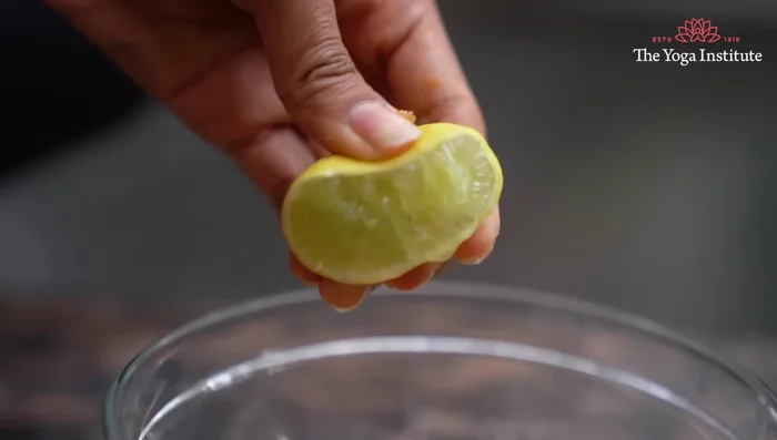 Squeeze half a lemon and add two pinches of sandalwood paste.