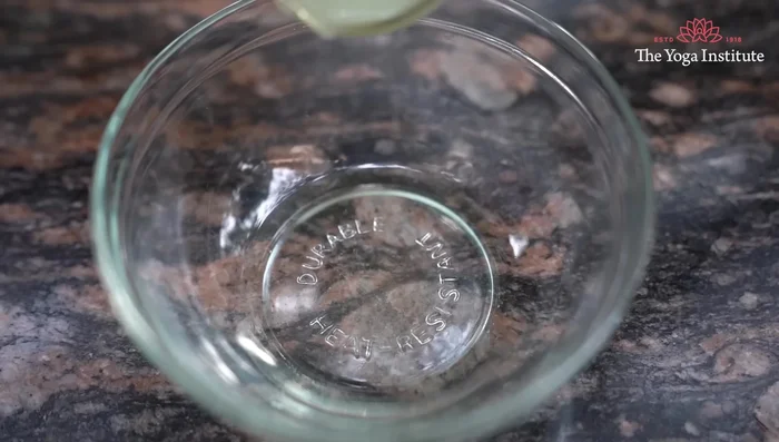 Take half lemon juice, 1 tablespoon of sugar, and make a thick paste with water.