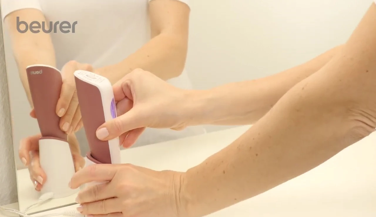 Attaching the brush head to the device.