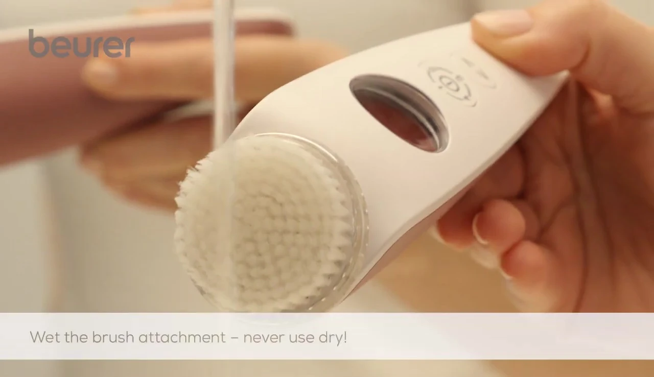 Switching on the Beurer FC 96 facial brush.