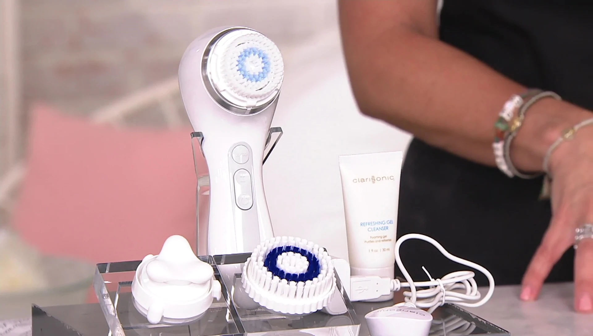 Demonstration of the device's cleansing action