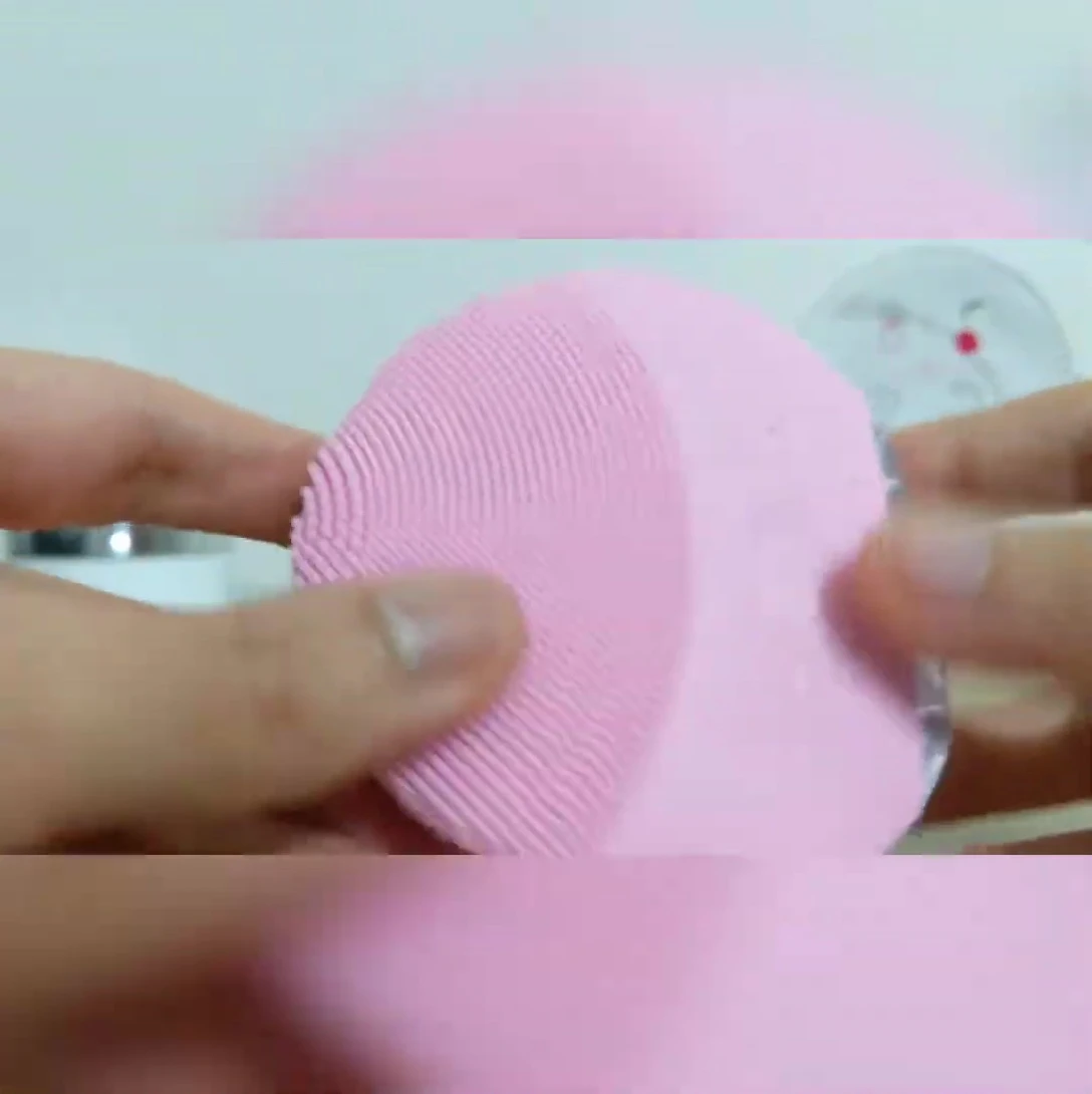 The counterfeit Luna Mini 2 device, showing its similarity to the genuine product.