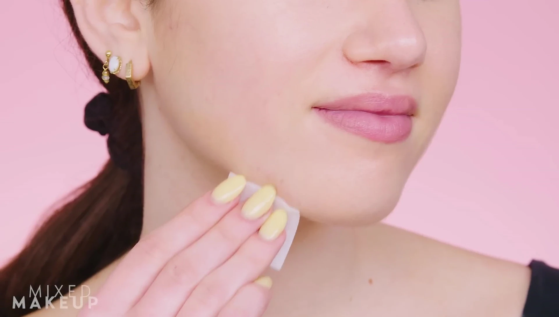 Applying the cleaner swab