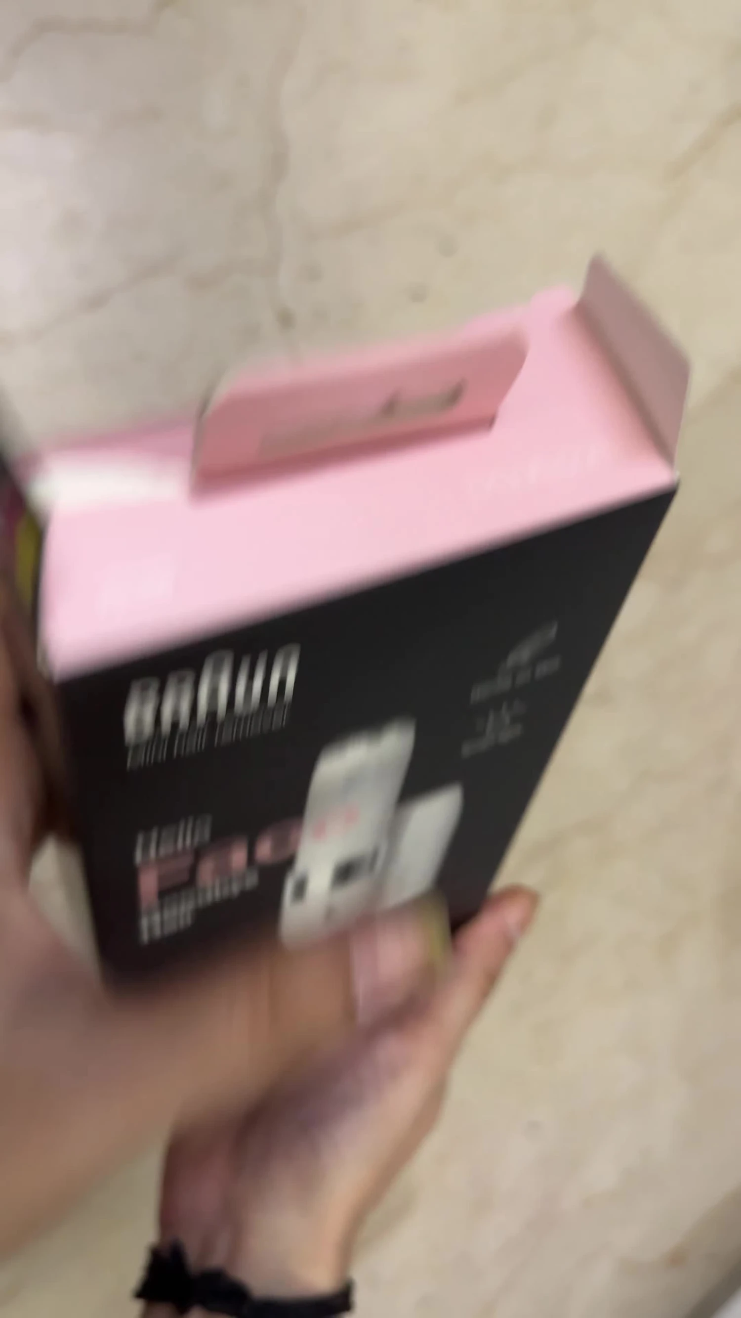 Packaging shot of the Braun Mini Hair Remover