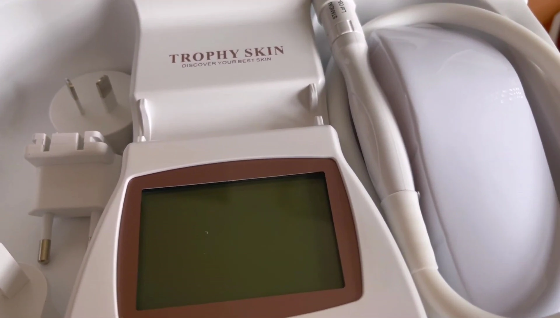 Image illustrating the concept of microdermabrasion.