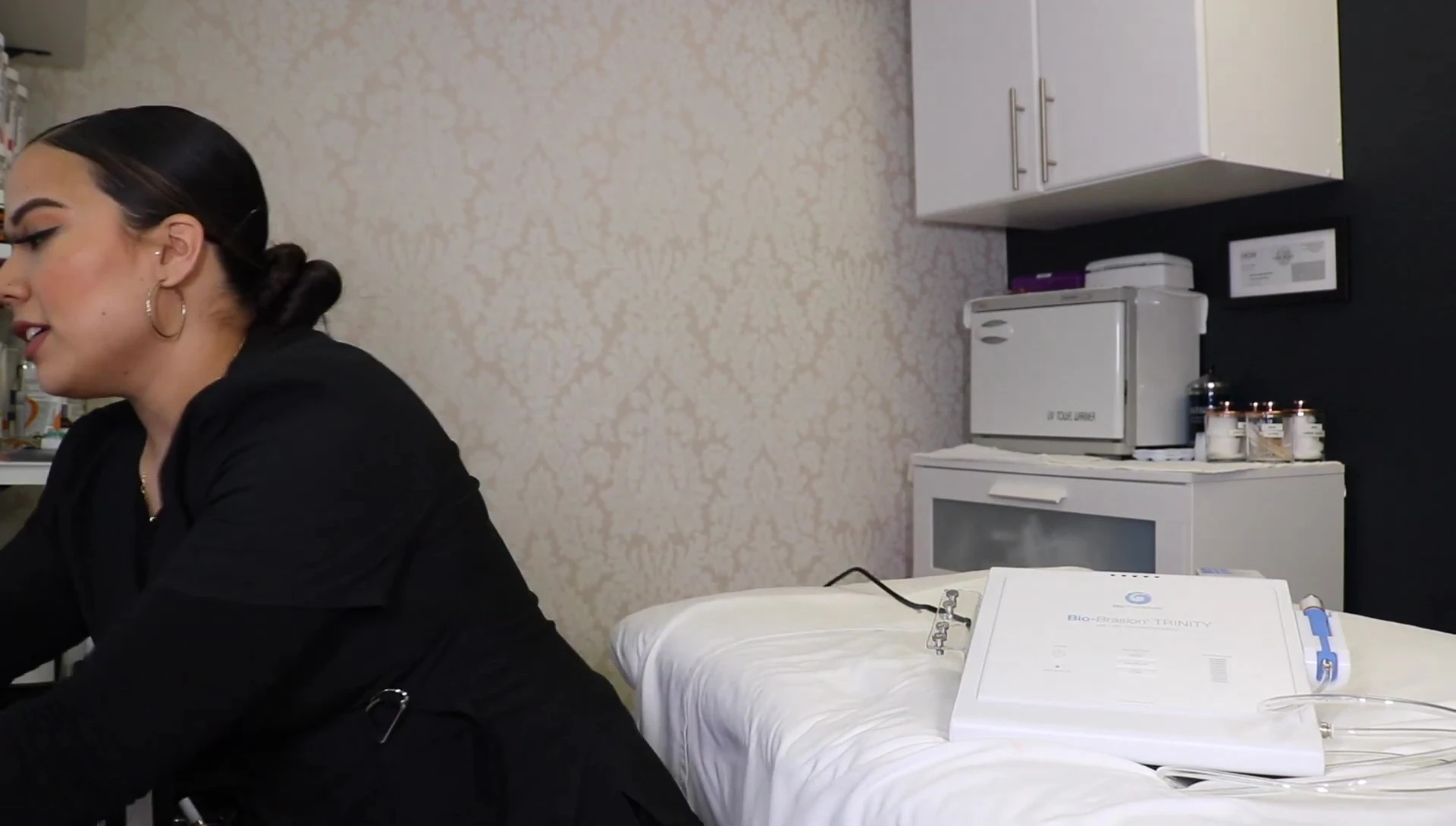 Image of the Amazon-purchased microdermabrasion machine