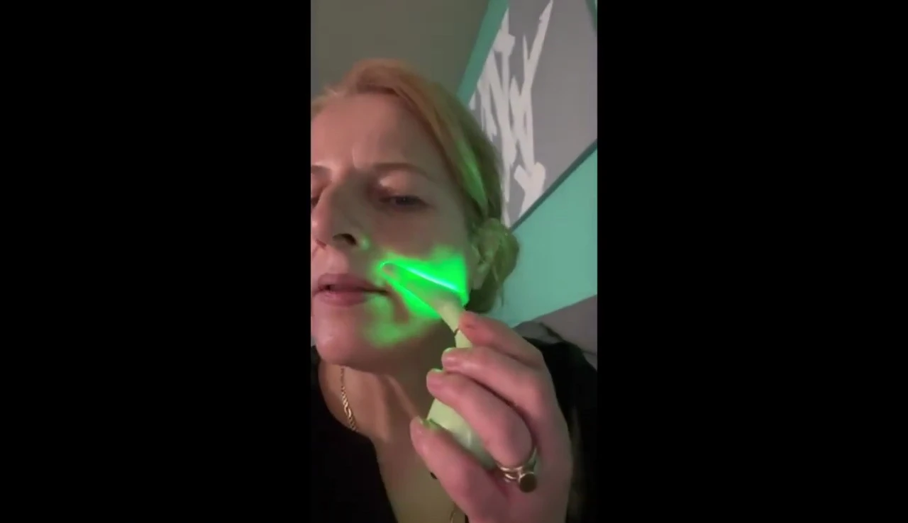 The device displaying the green light setting