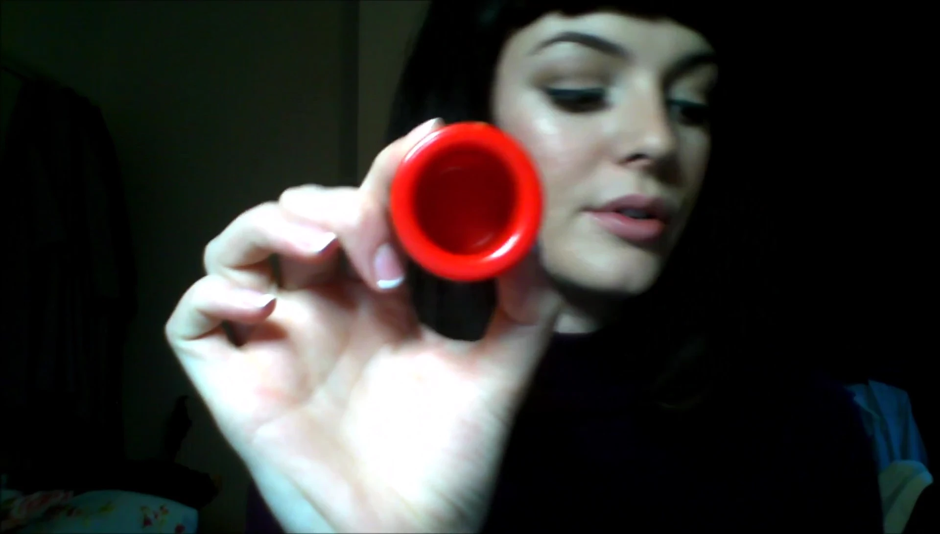 Close-up of the large round Fullips applicator