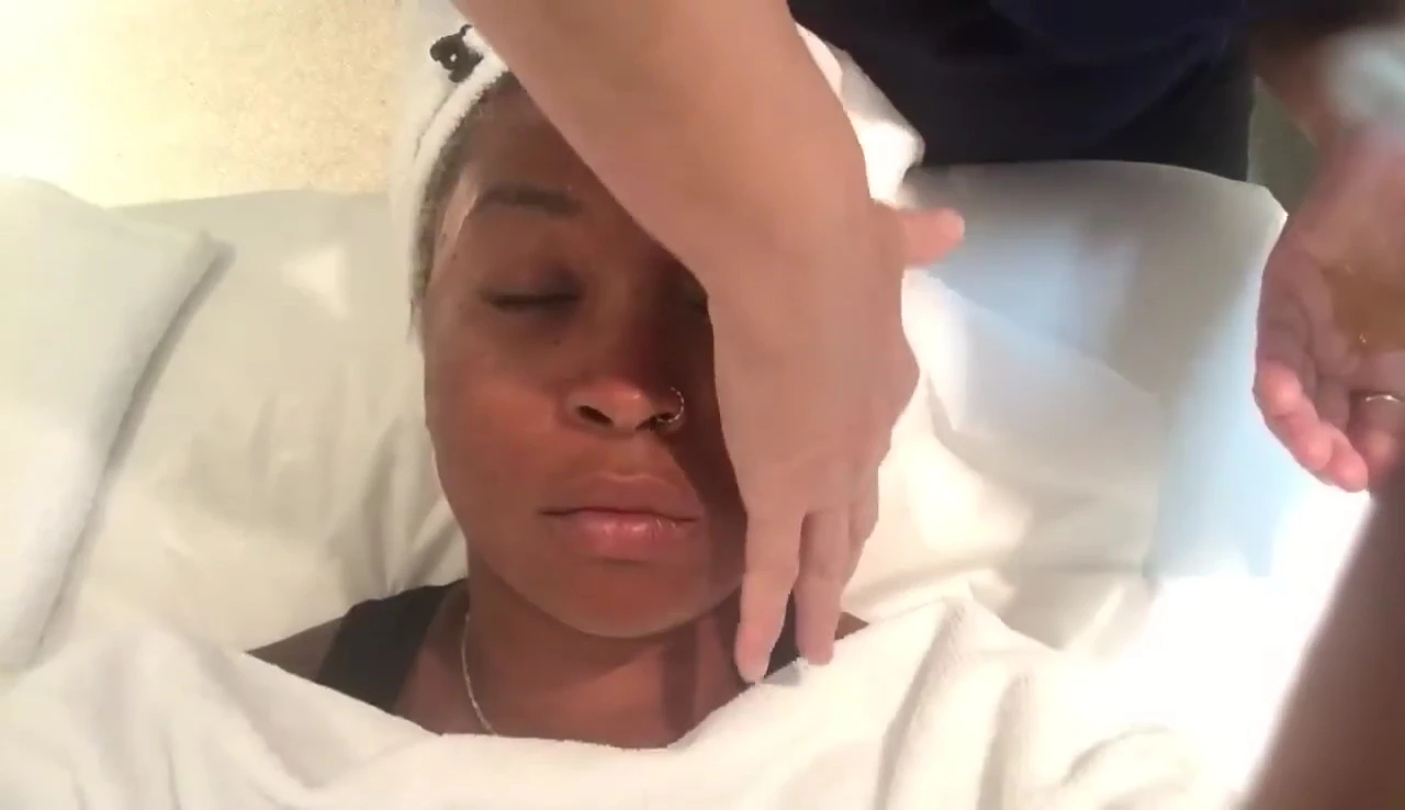Application of the honey mask.