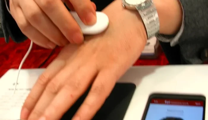 The application displays your skin's hydration level (e.g., 2%).