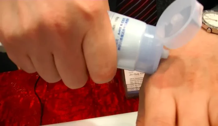 Observe the improved hydration level after moisturizing (e.g., 14%).