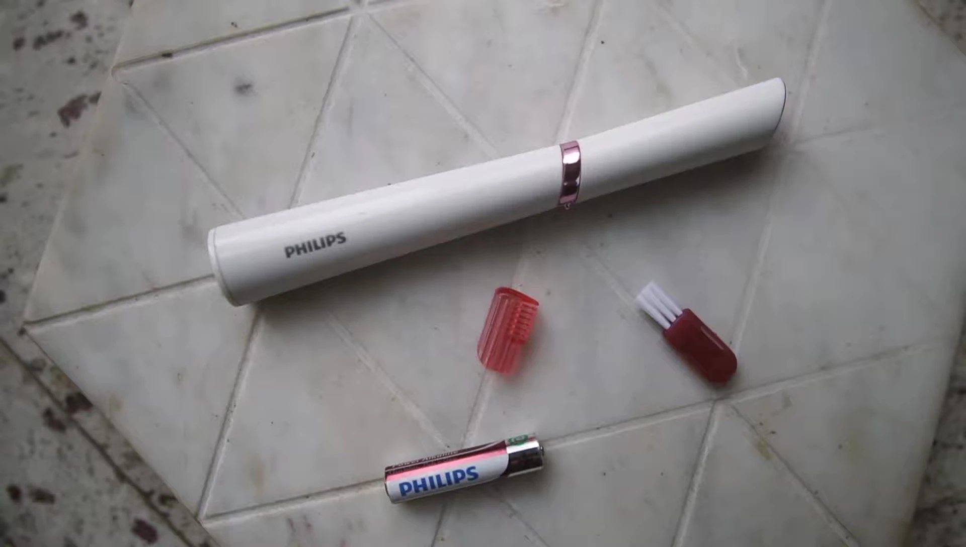 Accessories included with the trimmer