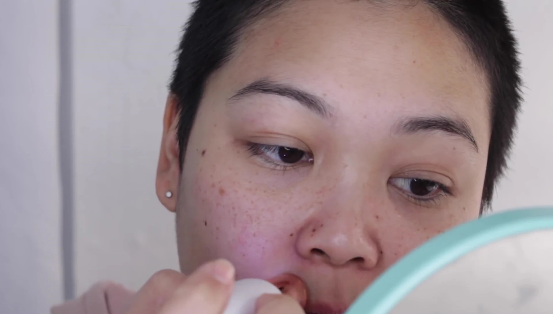 Close-up of the upper lip before and after using the device.